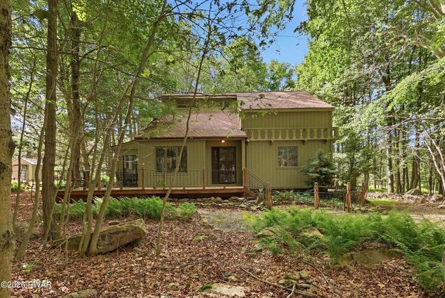 1004 Woodstone Rd, Newfoundland, PA 18445