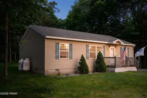 1066 Shadylane Dr, Newfoundland, PA 18445