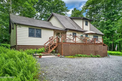 112 Forest Ln, Greentown, PA 18426