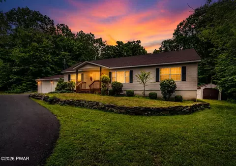 246 Water Forest Dr, Dingmans Ferry, PA 18328