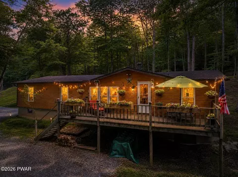 110 E Shore Dr, Hawley, PA 18428