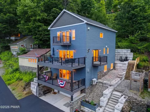 109 Paradise Rd, Greentown, PA 18426