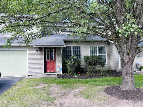 3 Milford Town Green Ln # B, Milford, PA 18337