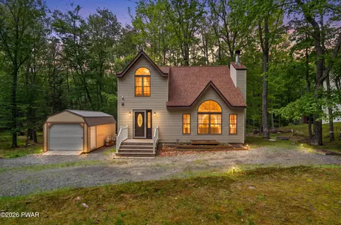110 Ledgeview Dr, Hawley, PA 18428