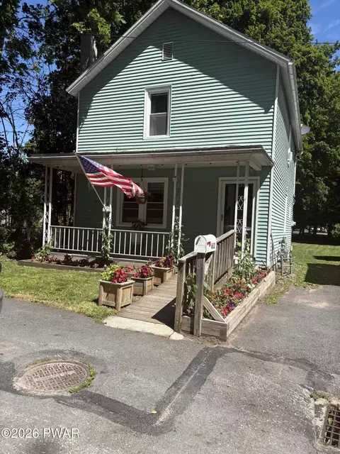 612 John St, Hawley, PA 18428