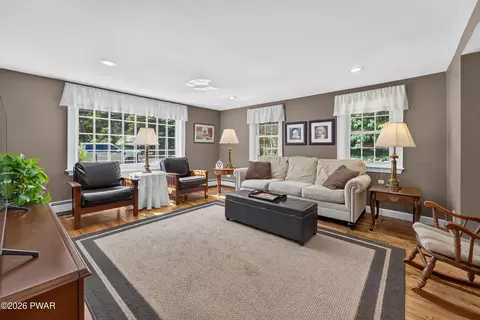 Living - 103 Compton Ct, Millrift, PA 18340 photo 2 of 4