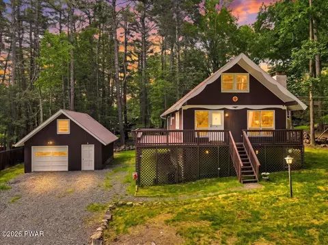103 Hemlock Dr, Lakeville, PA 18438