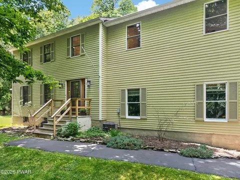 114 Sawkill Dr, Milford, PA 18337