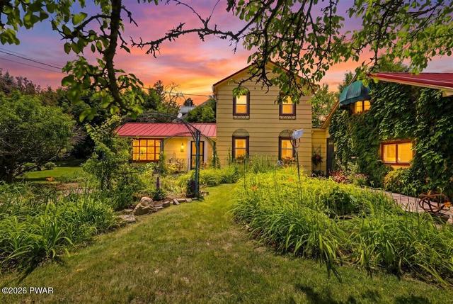 305 E Catherine St, Milford, PA 18337