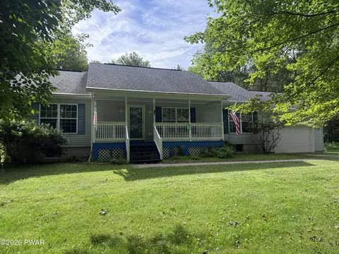 710 Hemlock Rd, Waymart, PA 18472