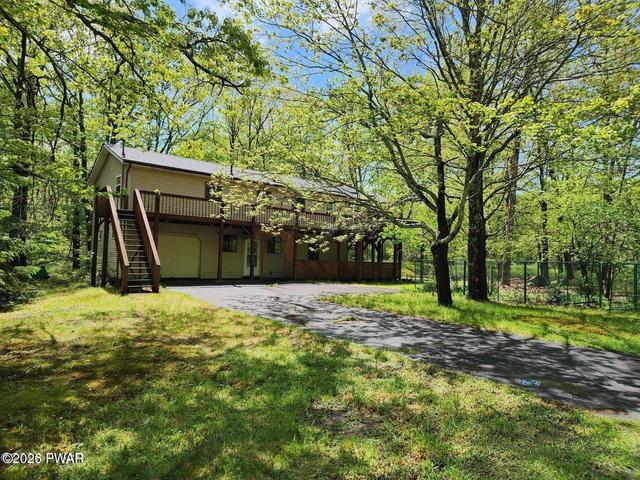 800 Jefferson Ct, Lords Valley, PA 18428