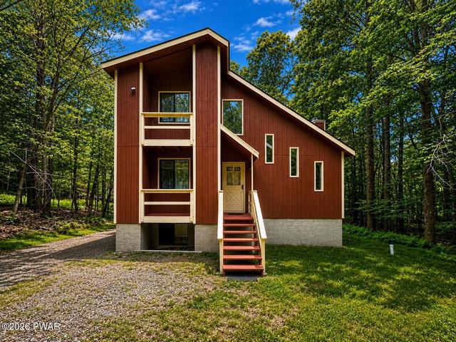 1042 Maplewood Dr, Newfoundland, PA 18445