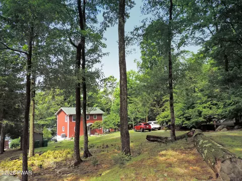 182 Lennon Rd, Greentown, PA 18426
