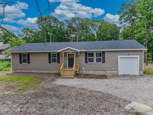 515 Hummingbird Ct, Bushkill, PA 18324