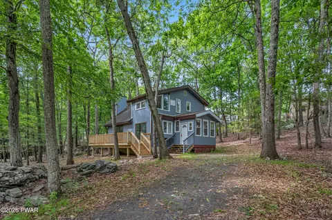 2306 Chatham Ct, Bushkill, PA 18324