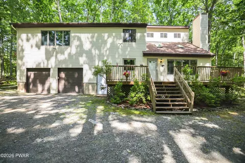 339 Tinkwig Dr, Hawley, PA 18428
