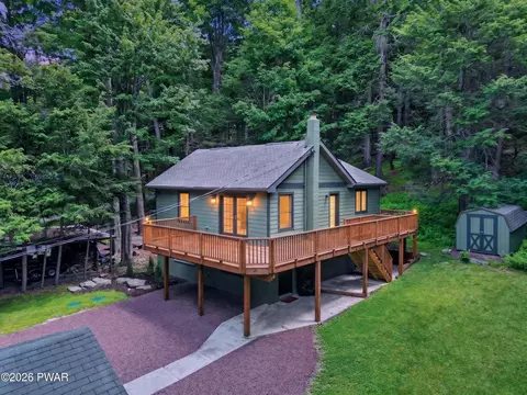 215 Lennon Rd, Greentown, PA 18426