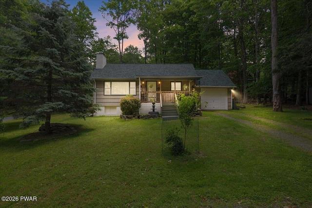 107 Maple Dr, Greentown, PA 18426