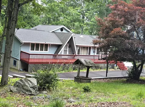 138 Westwood Dr, Dingmans Ferry, PA 18328