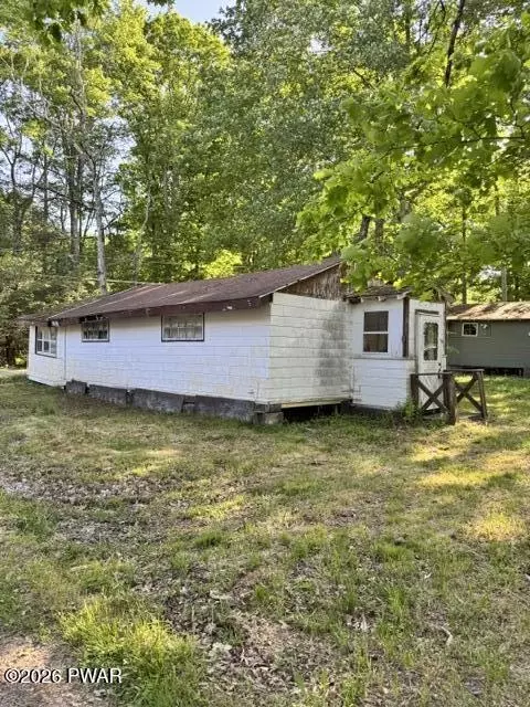 134 Perry Rd, Greentown, PA 18426