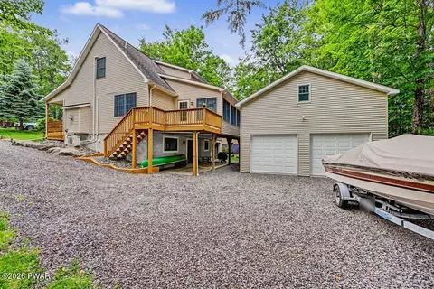 1079 Indian Dr, Lake Ariel, PA 18436