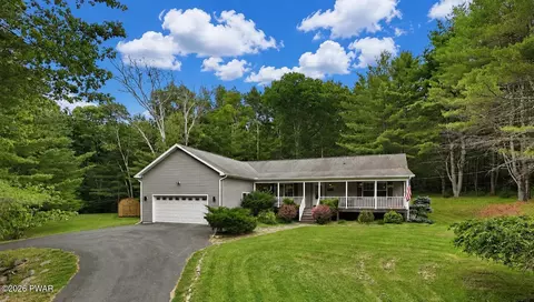 58 Meadows Dr, Hawley, PA 18428