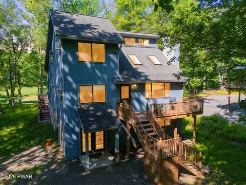 2979 Wedge Dr, Lake Ariel, PA 18436