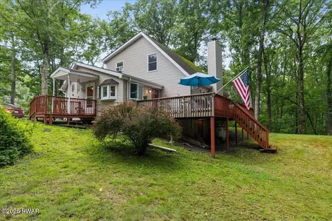 104 Broadmoor Dr, Lords Valley, PA 18428