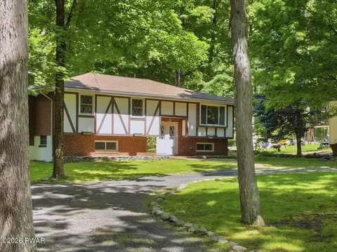 1159 Pocono Mountain Lake Dr, Bushkill, PA 18324