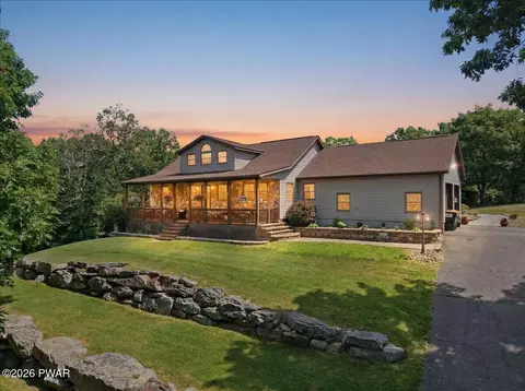 147 Minkon Dr, Cresco, PA 18326