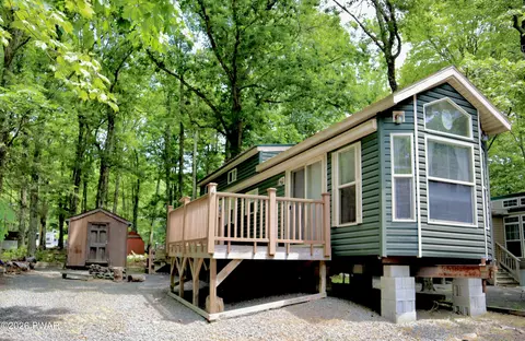 191 Big Bass Dr, Milford, PA 18337