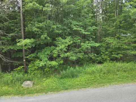 3642 Hidden Lake Dr, Lake Ariel, PA 18436