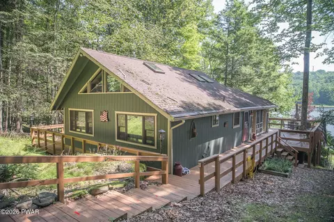 48 Sheridan Rd, Hawley, PA 18428