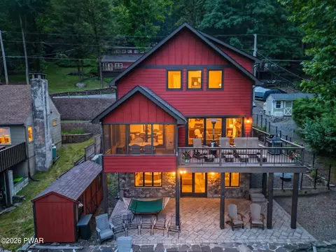 151 N Eastwood Dr, Greentown, PA 18426