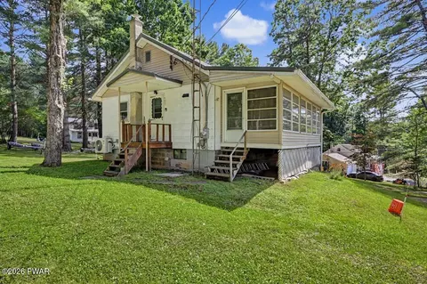 618 1st St, Hawley, PA 18428
