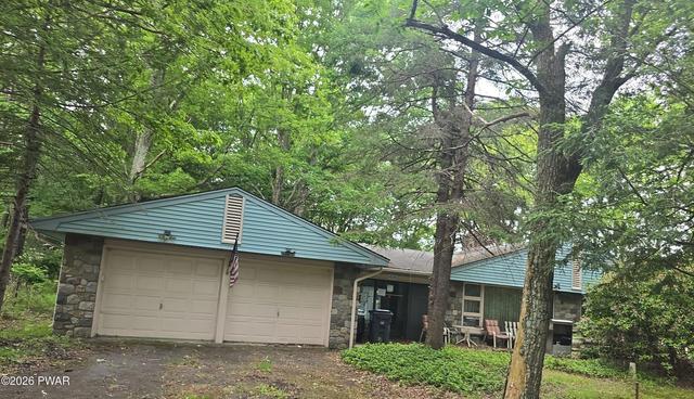 405 Park Ave, Mount Pocono, PA 18344