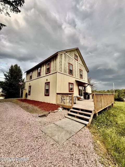 1443 Hamlin Hwy, Lake Ariel, PA 18436