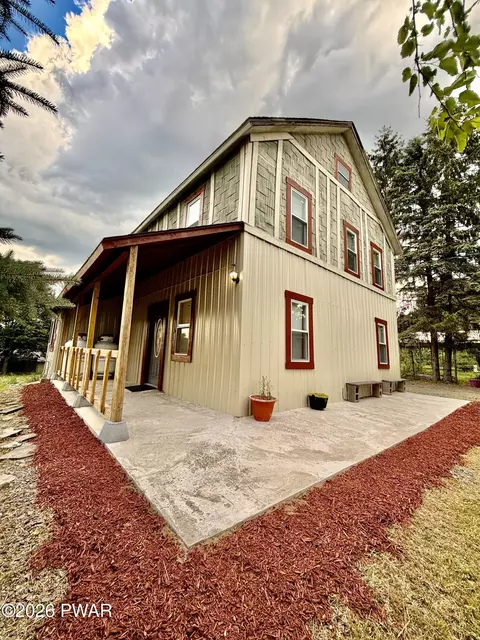 1443 Hamlin Hwy, Lake Ariel, PA 18436