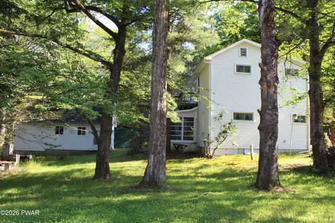 224 Willow Ln, Greentown, PA 18426