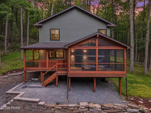 159 Lennon Rd, Greentown, PA 18426