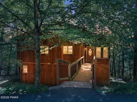 1076 Porter Dr, Bushkill, PA 18324