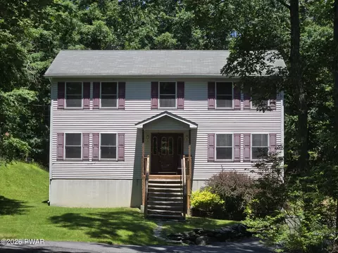 102 Bobwood Ln, Milford, PA 18337