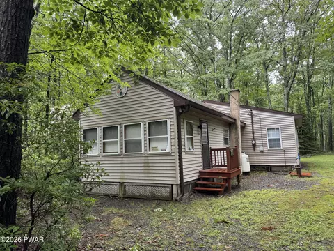 930 Rt 390, Greentown, PA 18426