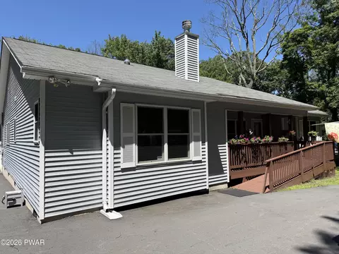 142 Pommel Dr, Lords Valley, PA 18428