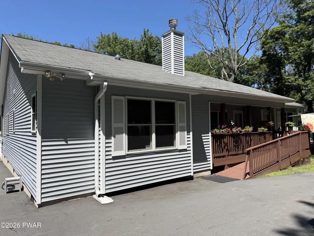 142 Pommel Dr, Lords Valley, PA 18428