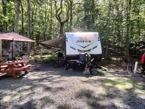 151 Village Dr, Milford, PA 18337