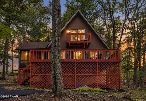 2158 Southport Dr, Bushkill, PA 18324