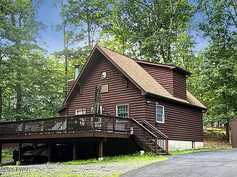 118 Karl Hope Blvd, Lackawaxen, PA 18435