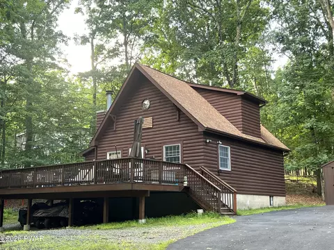 118 Karl Hope Blvd, Lackawaxen, PA 18435