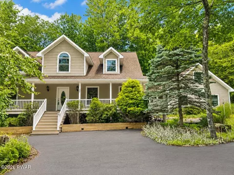 117 Cypress Ln, Greentown, PA 18426